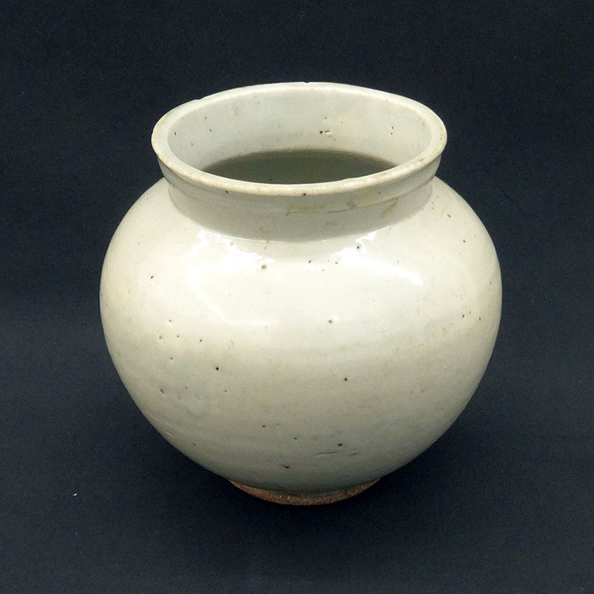 Yi Dynasty white porcelain vase